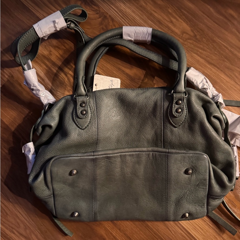 🚨 Free people baby Emerson NWT. THIS IS AN EXCEPTIONAL OOAK PURSE!! - Picture 2 of 2